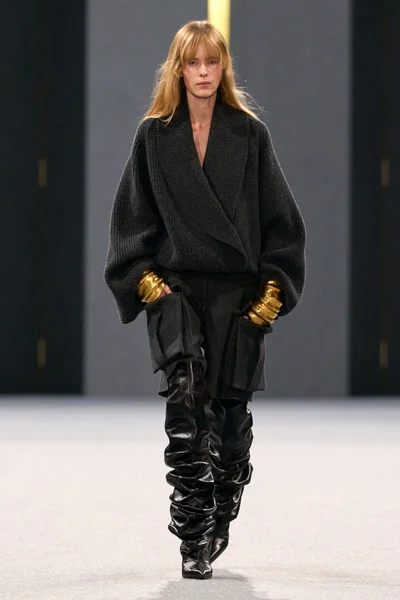 Look 3